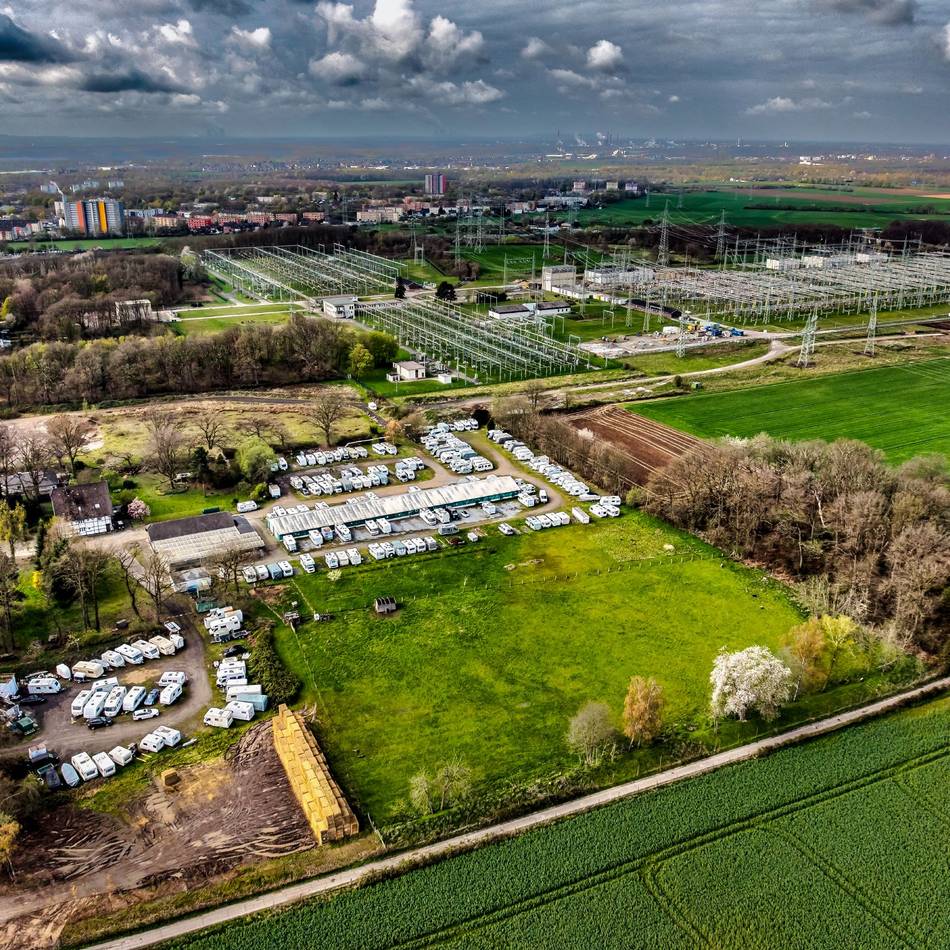Stadtentwicklung Langenfeld: Zwei Firmen wollen riesige Batteriespeicher in Reusrath bauen