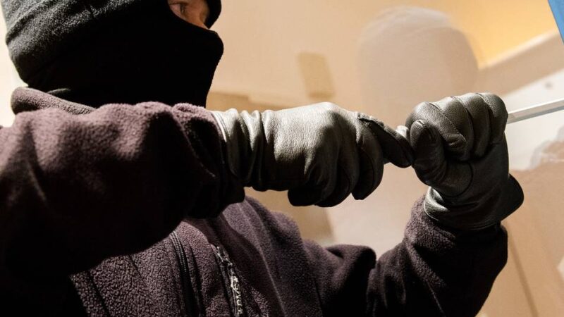 Spuren am Zugangstor: Polizei ermittelt nach Einbruchsversuch in Hamminkeln
