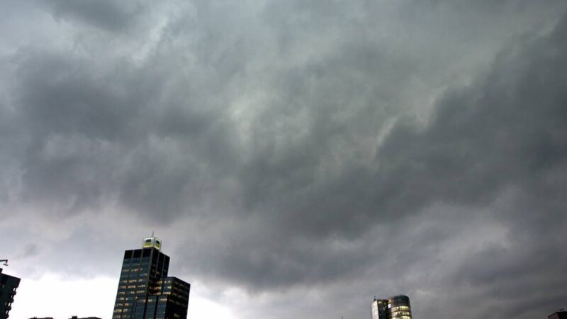 Unwetterwarnung vom DWD: Gewitterwarnung: In Düsseldorf ist bislang alles ruhig