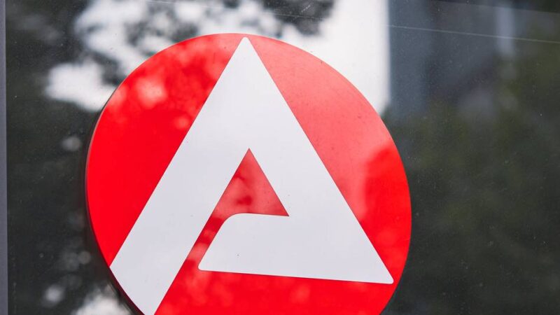 Wermelskirchen unter Kreisniveau : Arbeitsmarkt in Bewegung – trotz stabiler Quote