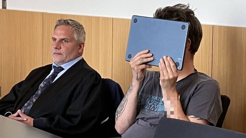 Prozess in Düsseldorf: Mann schlägt Sohn beim Abholen aus der Kita in den Bauch