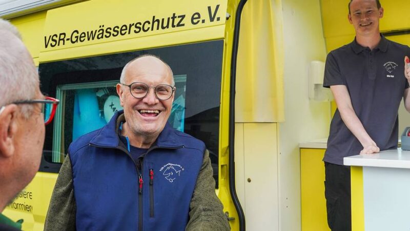 Labormobil in Rheinberg: Bürger können ihr Brunnenwasser auf Schadstoffe testen lassen