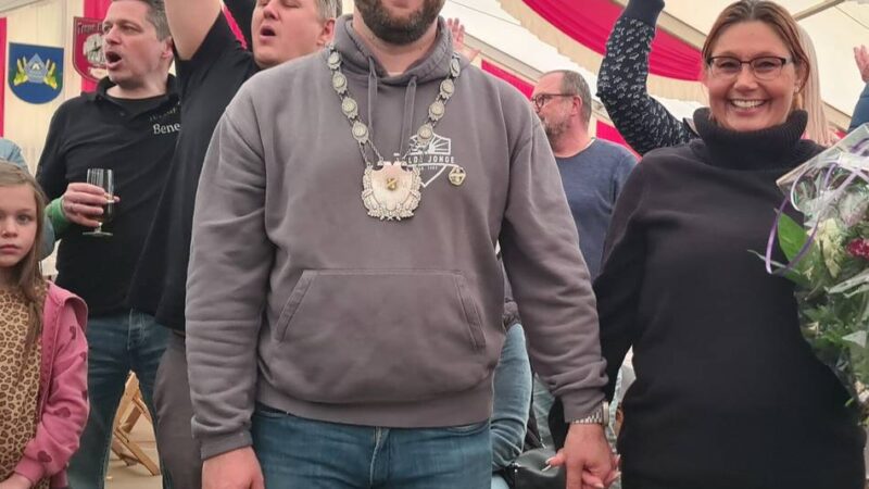 Vogelschießen in Neuss-Schlicherum: Königsbewerber lösen Versprechen aus Kindertagen ein