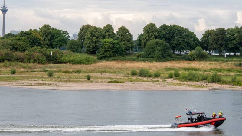 KSOD der Stadt Neuss im Einsatz: Stadt setzt Badeverbot am Rhein durch