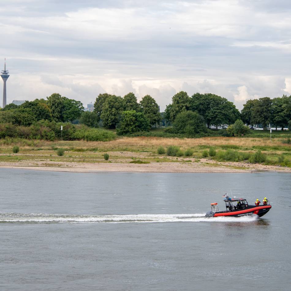 KSOD der Stadt Neuss im Einsatz: Stadt setzt Badeverbot am Rhein durch