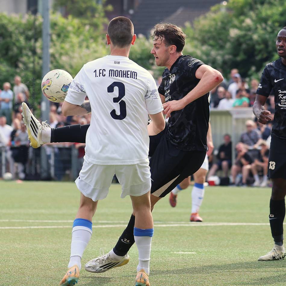 Fußball-Oberliga: Derby-Sieg in der Nachspielzeit – VfB 03 bleibt Spitzenreiter