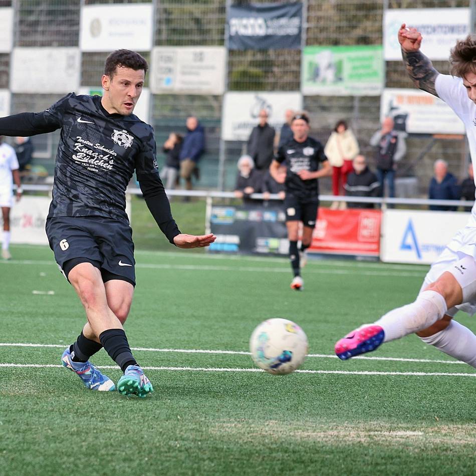 Fußball-Oberliga: VfB 03 Hilden stürmt mit Sieg in Frintrop an die Tabellenspitze