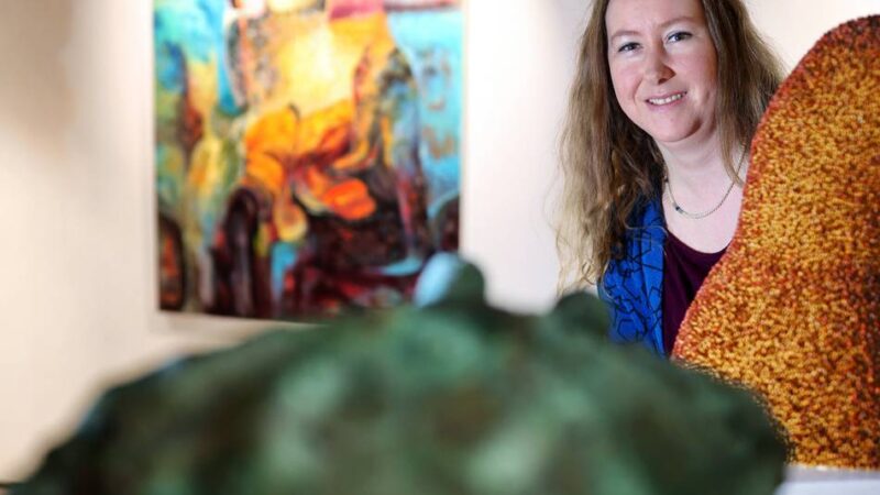 Ausstellung im Kunsthaus Mettmann: Skulpturen aus Pilzen und Platinen treffen auf asiatische Malerei