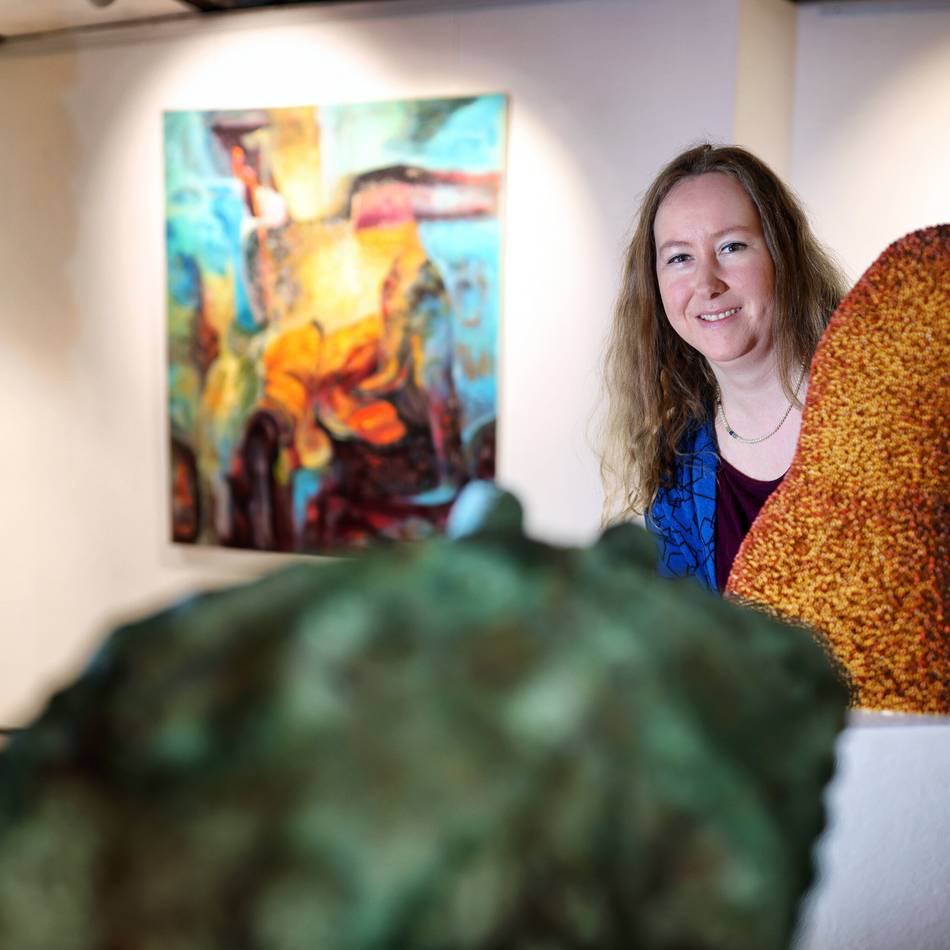 Ausstellung im Kunsthaus Mettmann: Skulpturen aus Pilzen und Platinen treffen auf asiatische Malerei