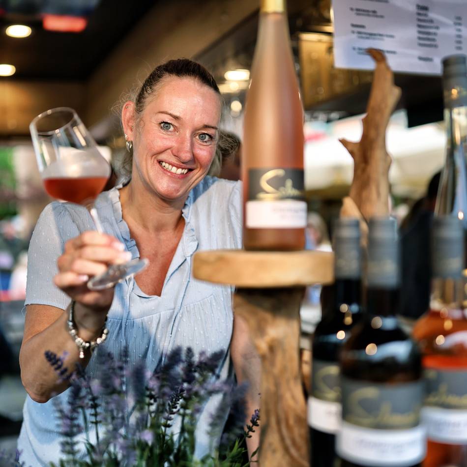 Festwochenende in Hilden: Weindorf stößt an Grenzen – Organisator plant zweites Fest