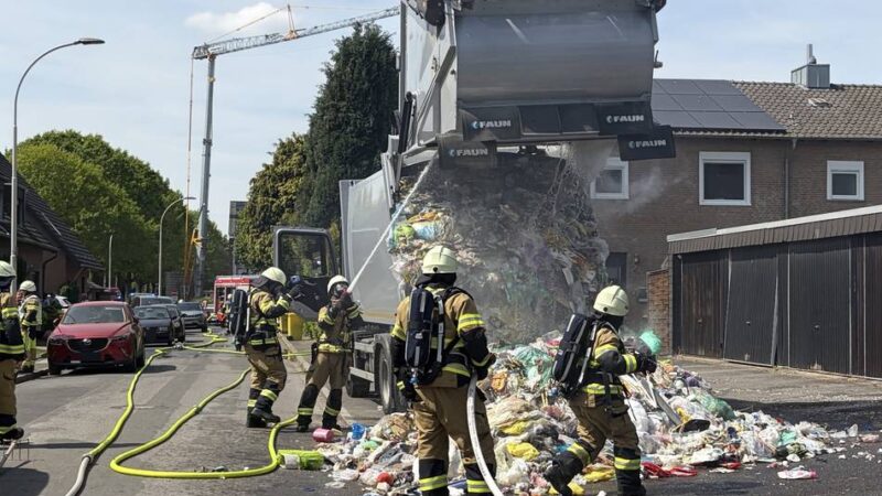 Brandeinsatz in Lobberich: Müll im Müllwagen fängt Feuer