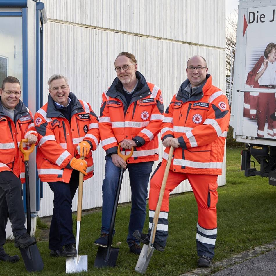 Ehrenamt in Hilden: Johanniter bauen neue Fahrzeughalle in Hilden