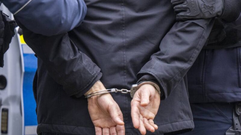 Einbruch in der Bachstraße in Wermelskirchen: Einbrecher auf frischer Tat ertappt