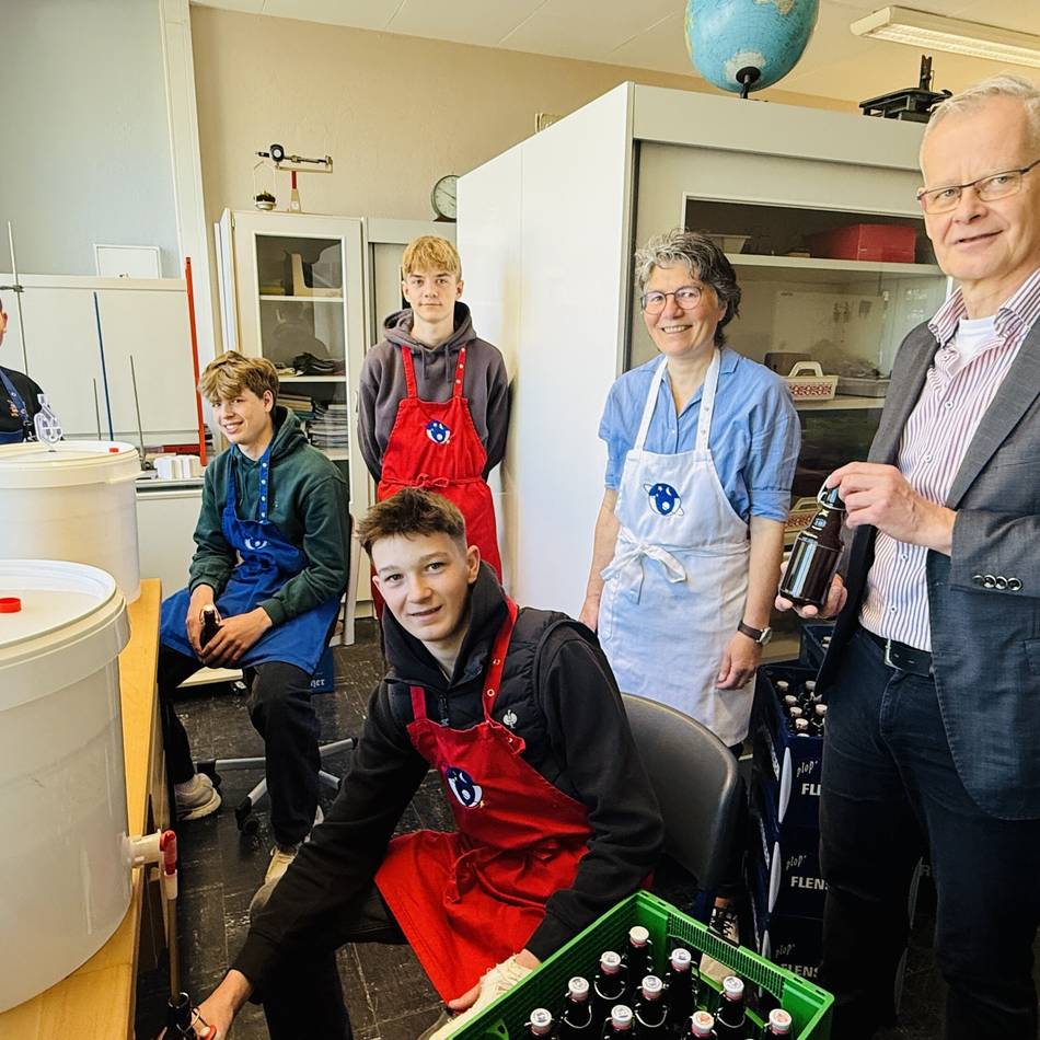 Chemieunterricht in Langenfeld: KOP-Schüler brauen ihr erstes Bier