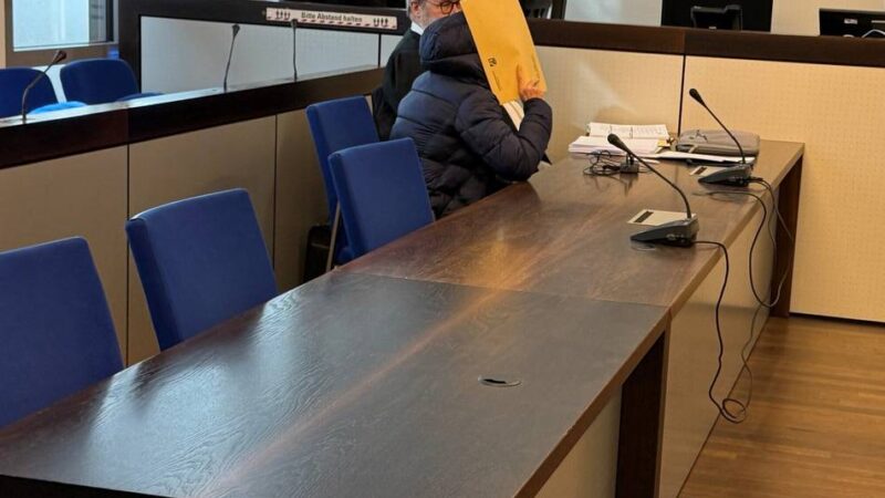 Prozess in Wuppertal: Mord mit Bügeleisen und Messer – 61-Jährige zu lebenslanger Haft verurteilt