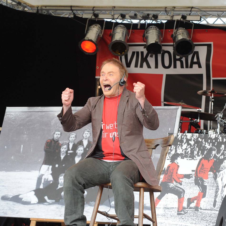 Das Programm „Ballkontakte“: Fußballkabarett von Didi Jünemann am Aussichtsturm in Kleve