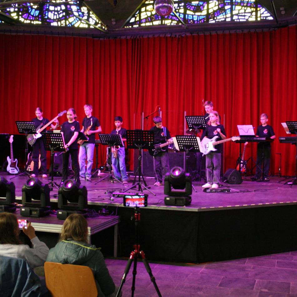 St.-Bernhard-Gymnasium Schiefbahn: Benefizkonzert bringt 3600 Euro ein