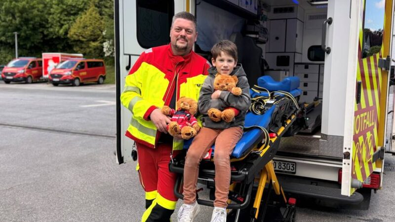 Feuerwehr in Wülfrath: Lhoist spendet 100 Teddys für den Rettungsdienst