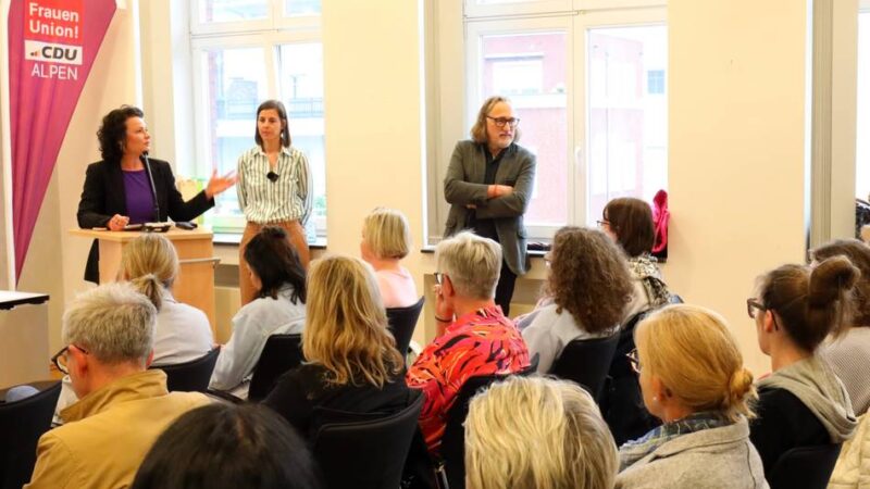 Vortrag der Frauen-Union in Alpen: Gynäkologe räumt mit Wechseljahre-Mythos auf