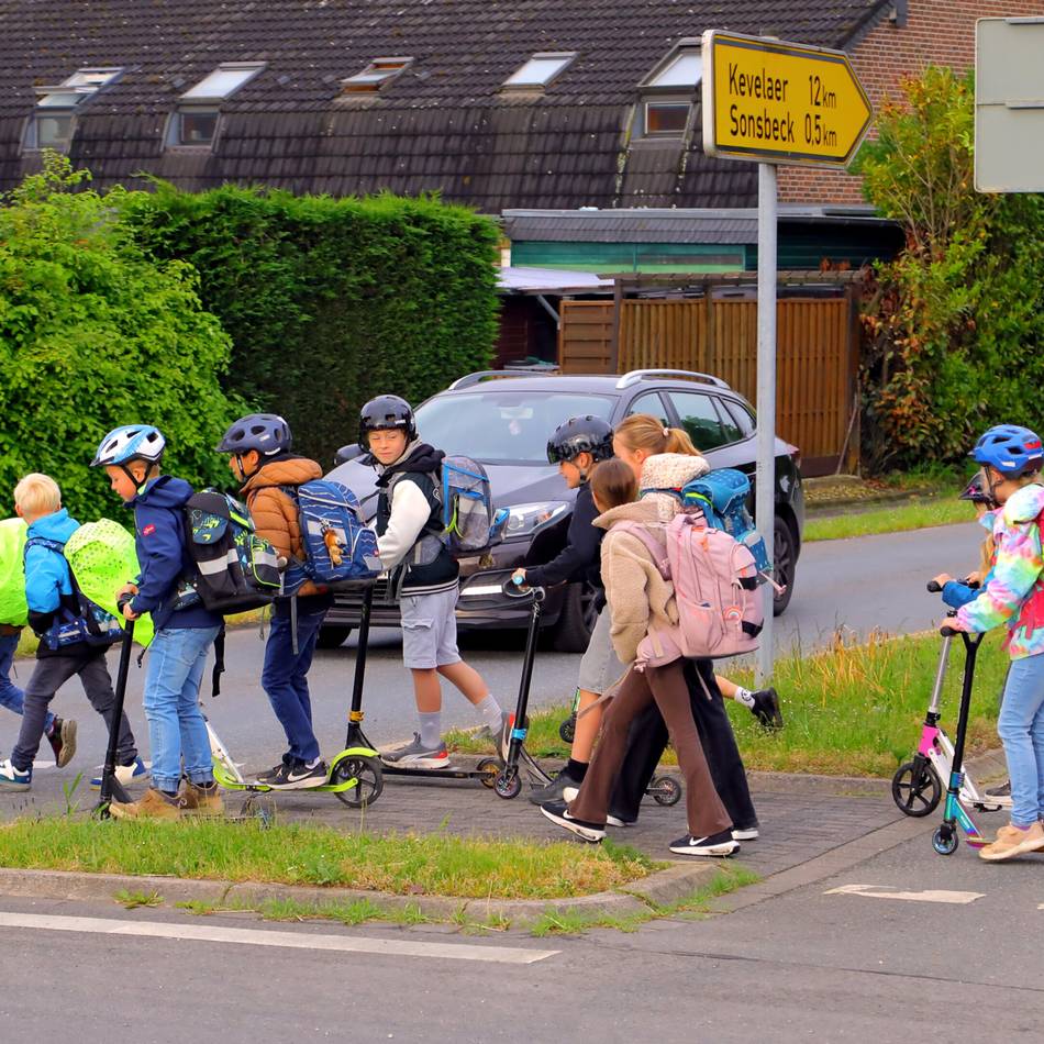 Eltern-Taxis ade: Sonsbecker Kinder zeigen, wie Schulweg ohne Auto geht