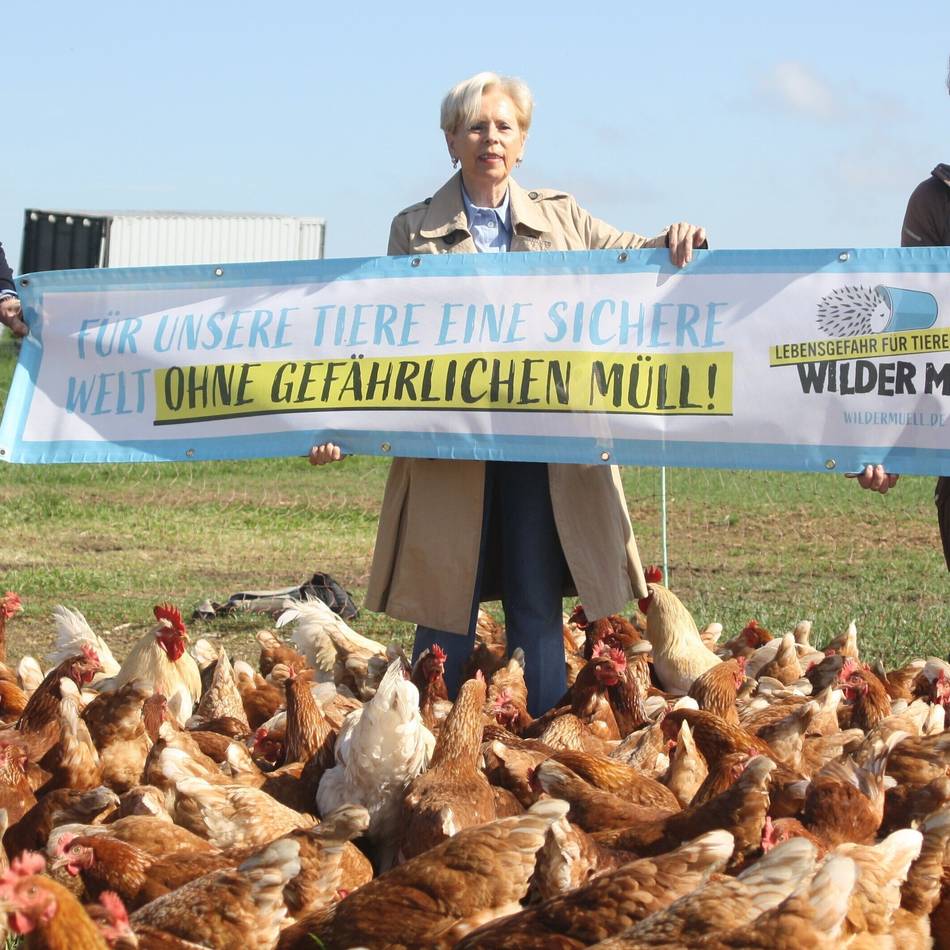 Projekt „Wilder Müll – Lebensgefahr für Tiere“ in Willich: Mit Bannern sensibilisieren