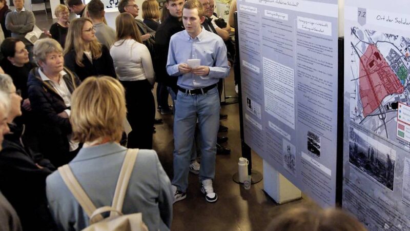 Am 6. Mai im Rheinberger Stadthaus: Schüler führen durch die Ausstellung „Saving Memories“