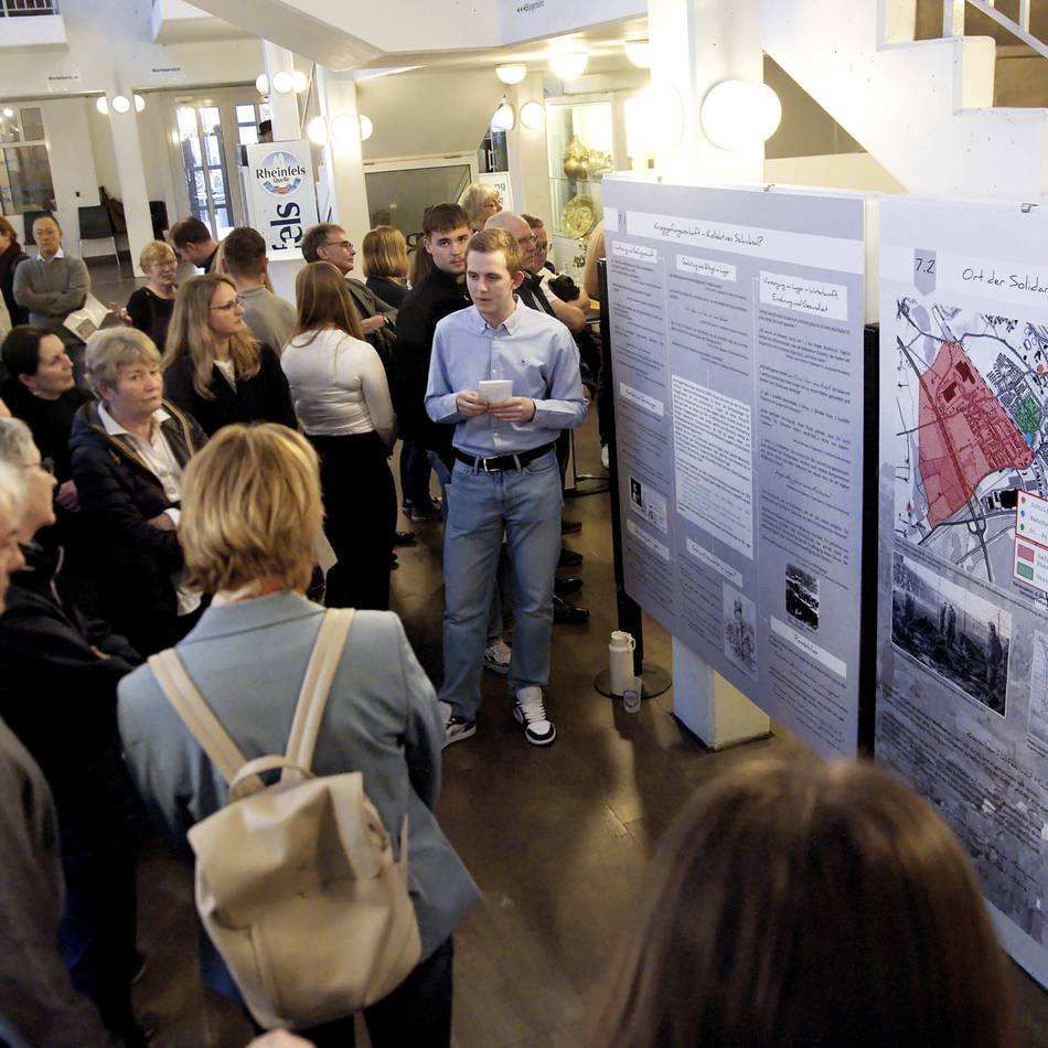 Am 6. Mai im Rheinberger Stadthaus: Schüler führen durch die Ausstellung „Saving Memories“