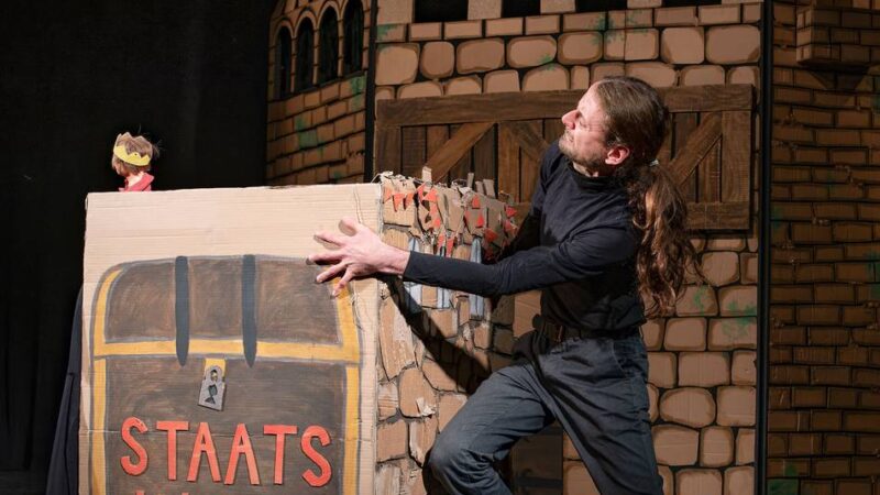 „Heinrich V.“ begeistert im Globe-Theater: Ein Handpuppenspiel der besonderen Art