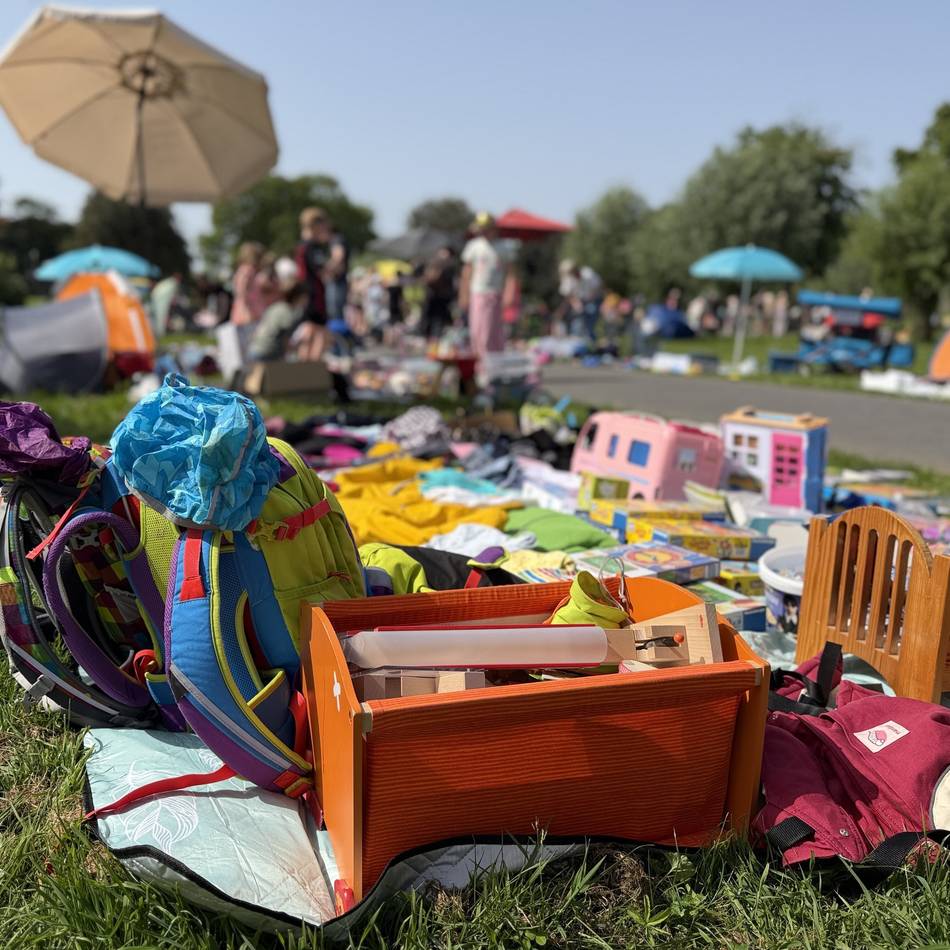 Trödelmarkt von „DeinXanten“: Kinder und Jugendliche verkaufen aussortiertes Spielzeug