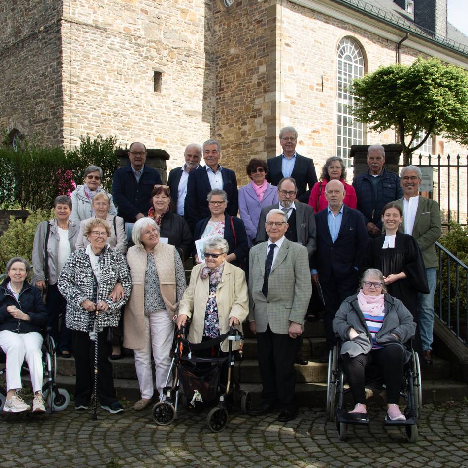 Evangelische Kirchengemeinde Dhünn: Jubelkonfirmanden feiern in Dorfkirche