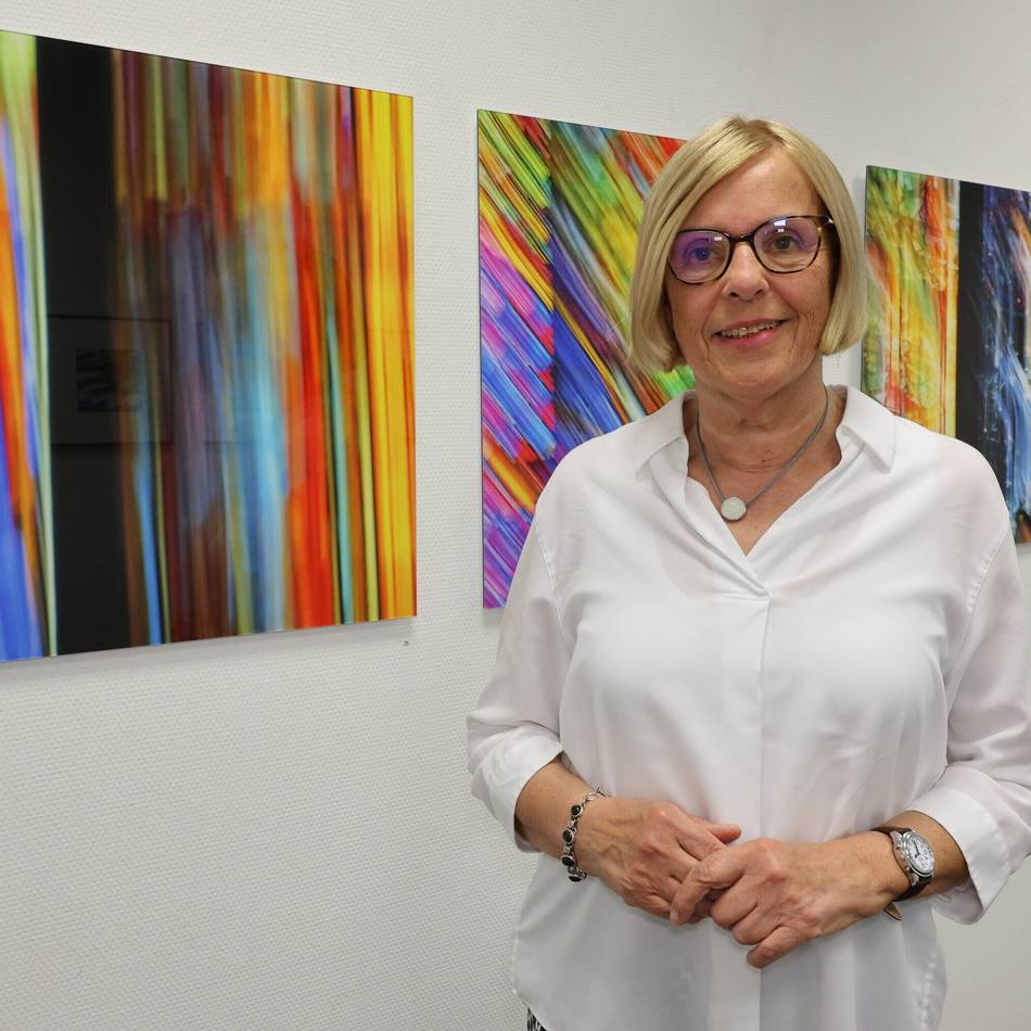Ingrid Horst stellt aus: Ein Kirchenfester wie ein Gemälde – neue Fotoausstellung in Galerie Dielämmer