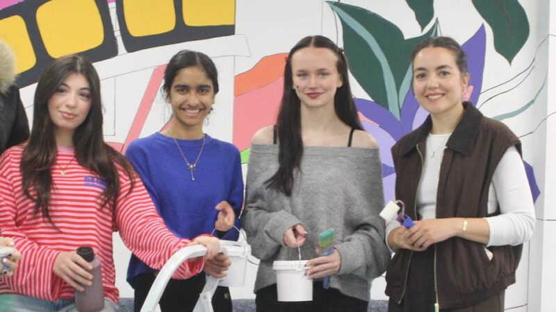 Projekt an der Anne Frank Gesamtschule: Schuleingang wird zum Kunstwerk