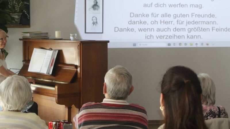 Gemeinsames Singen gibt Demenzerkrankten Halt: „Das Herz wird nicht dement“