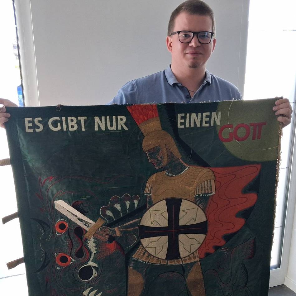 Kunststickerei in Erkelenz: Keyenberger rettet historische Fahnen der Schützen