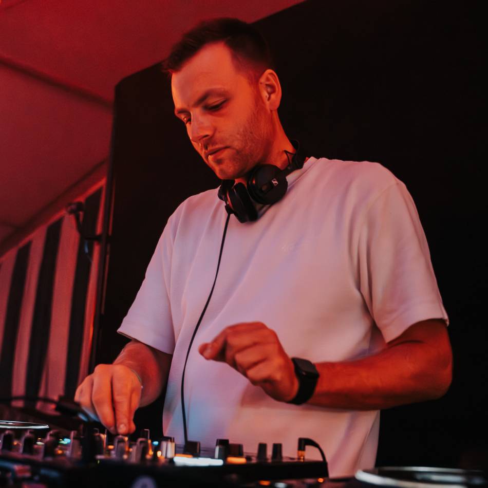 After-Work-Party in Nettetal: Ein DJ bittet zum Seegeflüster an den Krickenbecker See