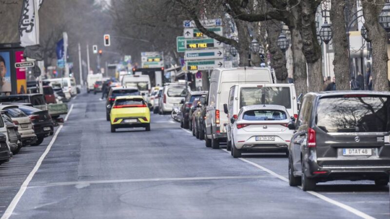 Luxusmeile in Düsseldorf: Neues Tempolimit auf der Kö – und eine Markierung für Radfahrer