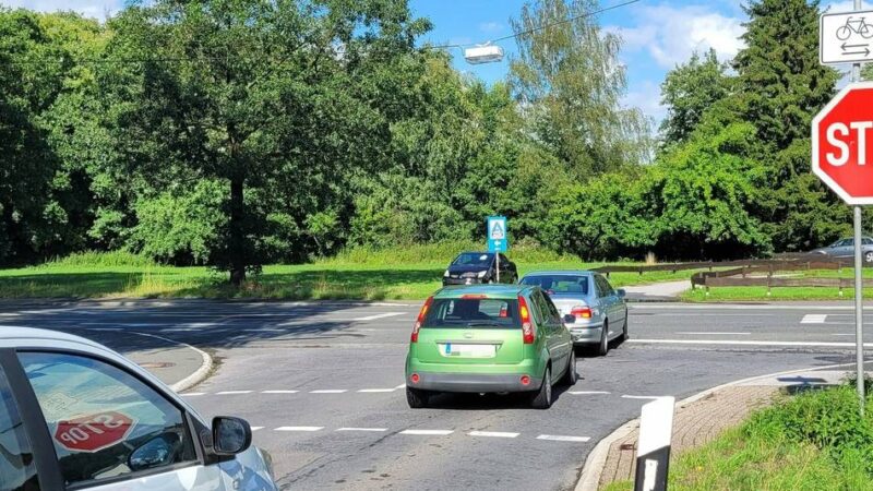 Einmündung K5 / B237 in Hückeswagen: Vorfahrt missachtet – vier Verletzte bei Unfall in Westenbrücke