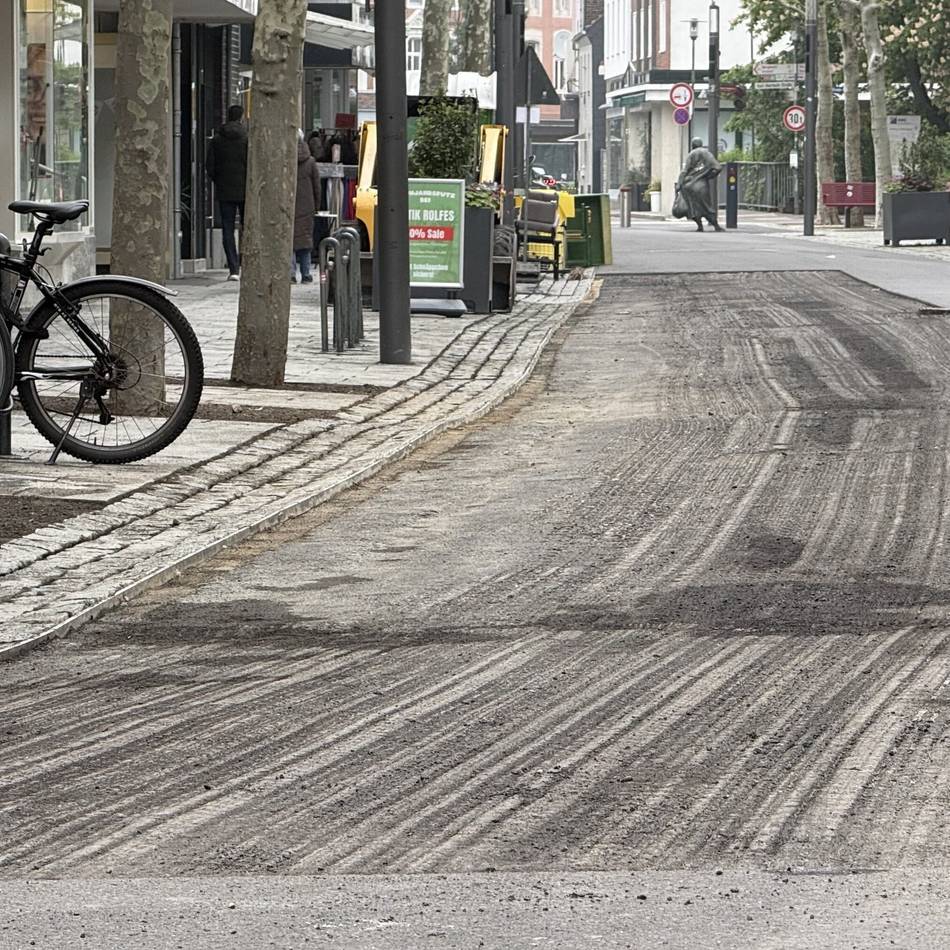 Fußgängerzone in Grevenbroich: Abschluss von Bauarbeiten auf der Breite Straße verzögert sich