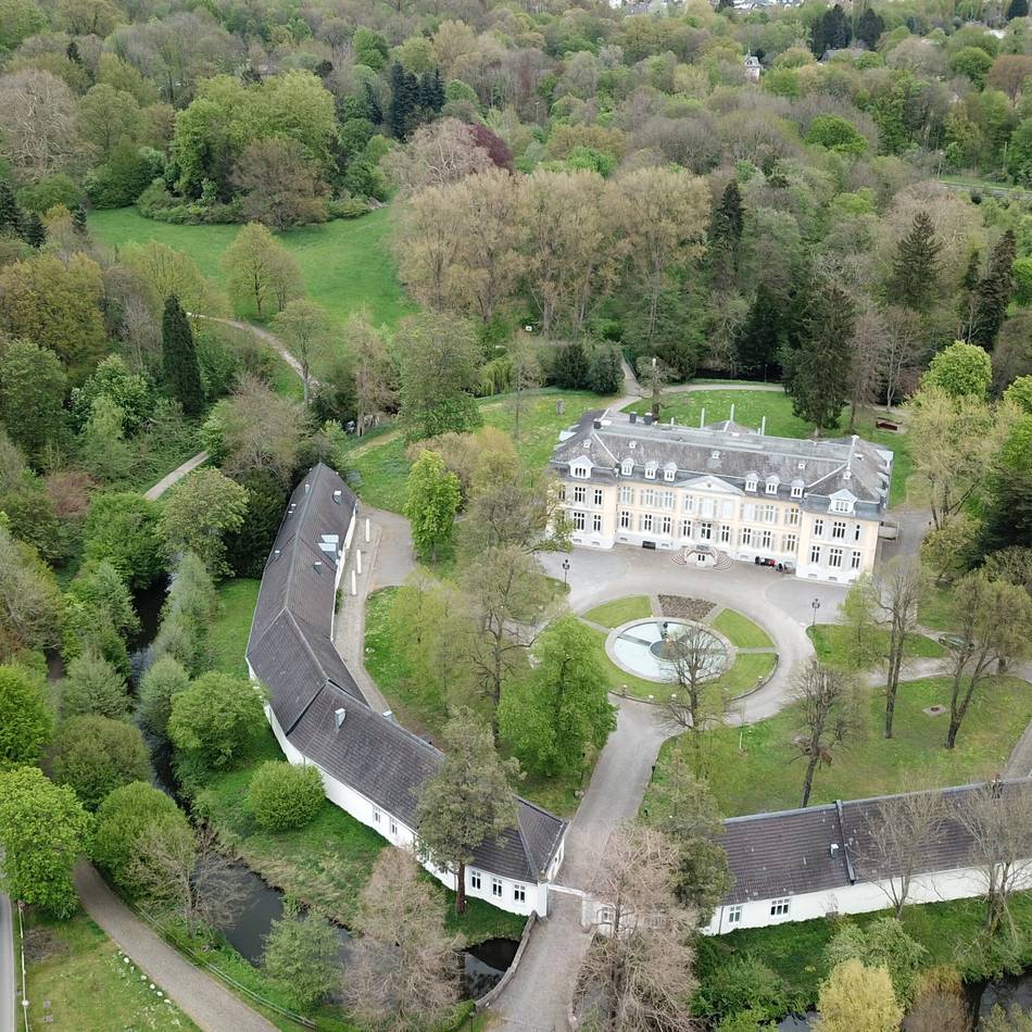 Geführte Tour in Leverkusen: Gästeführerin enthüllt Geheimnisse der Dhünn-Brücken