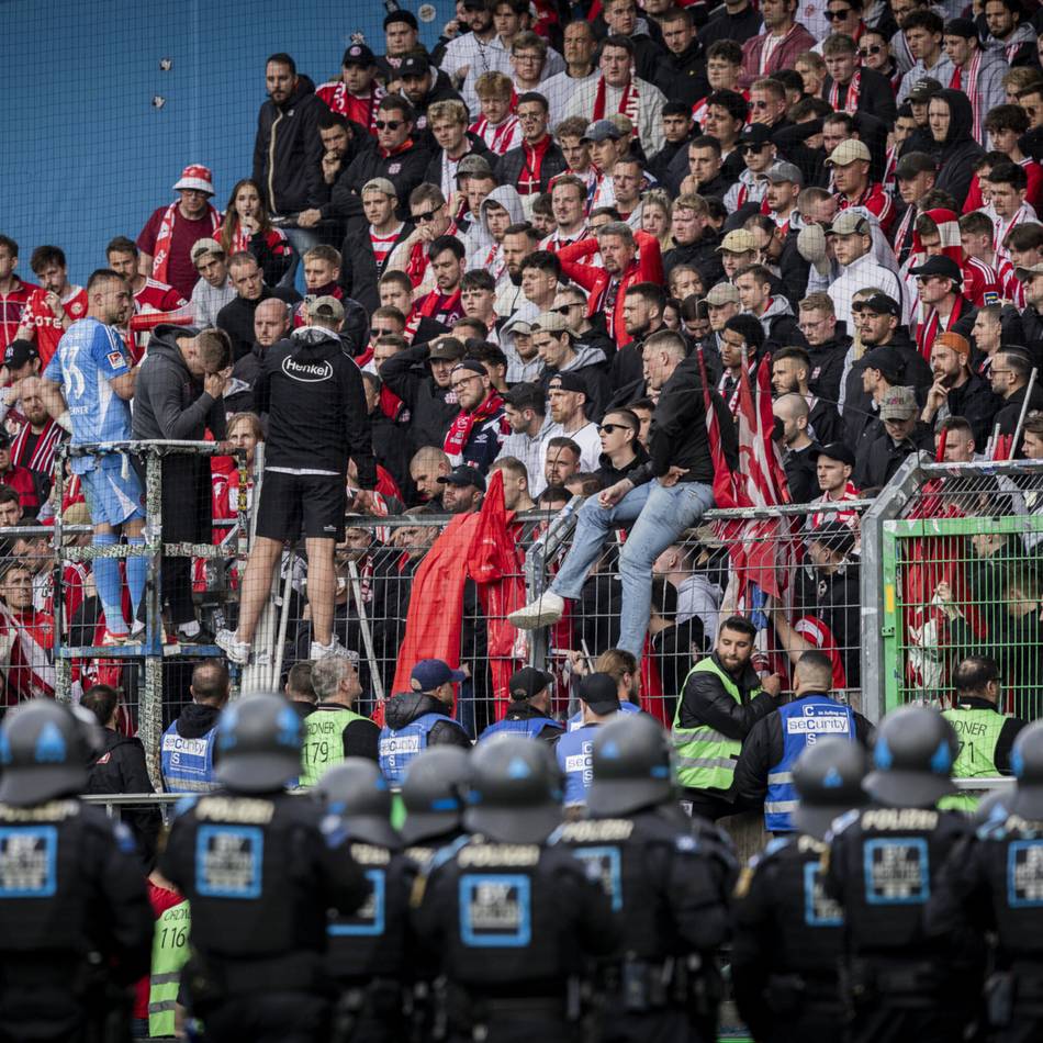 Fortuna-Abstieg im Minuten-Protokoll: Erst bricht Kastenmeier zusammen, dann steht der Kapitän auf dem Zaun