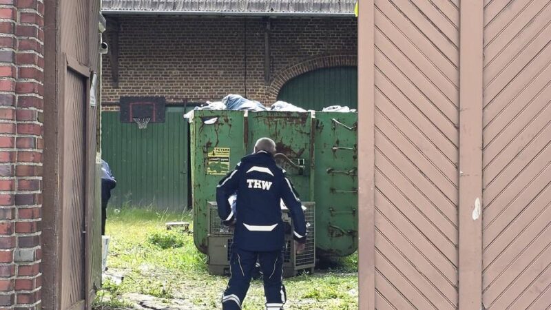 Sieben vorläufige Festnahmen: Polizei hebt Cannabisplantage in Katzem aus