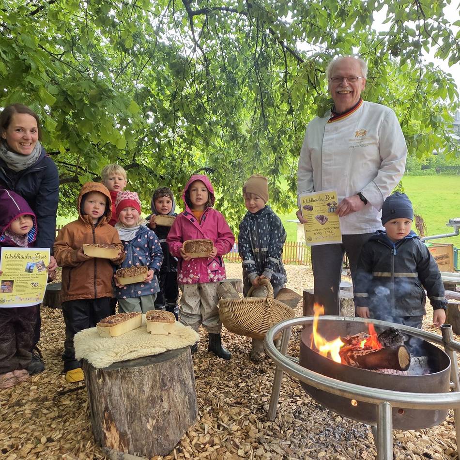 Kindergartenlandschaft in Hückeswagen: Ein Waldbrot für zehn Jahre Waldkindergarten