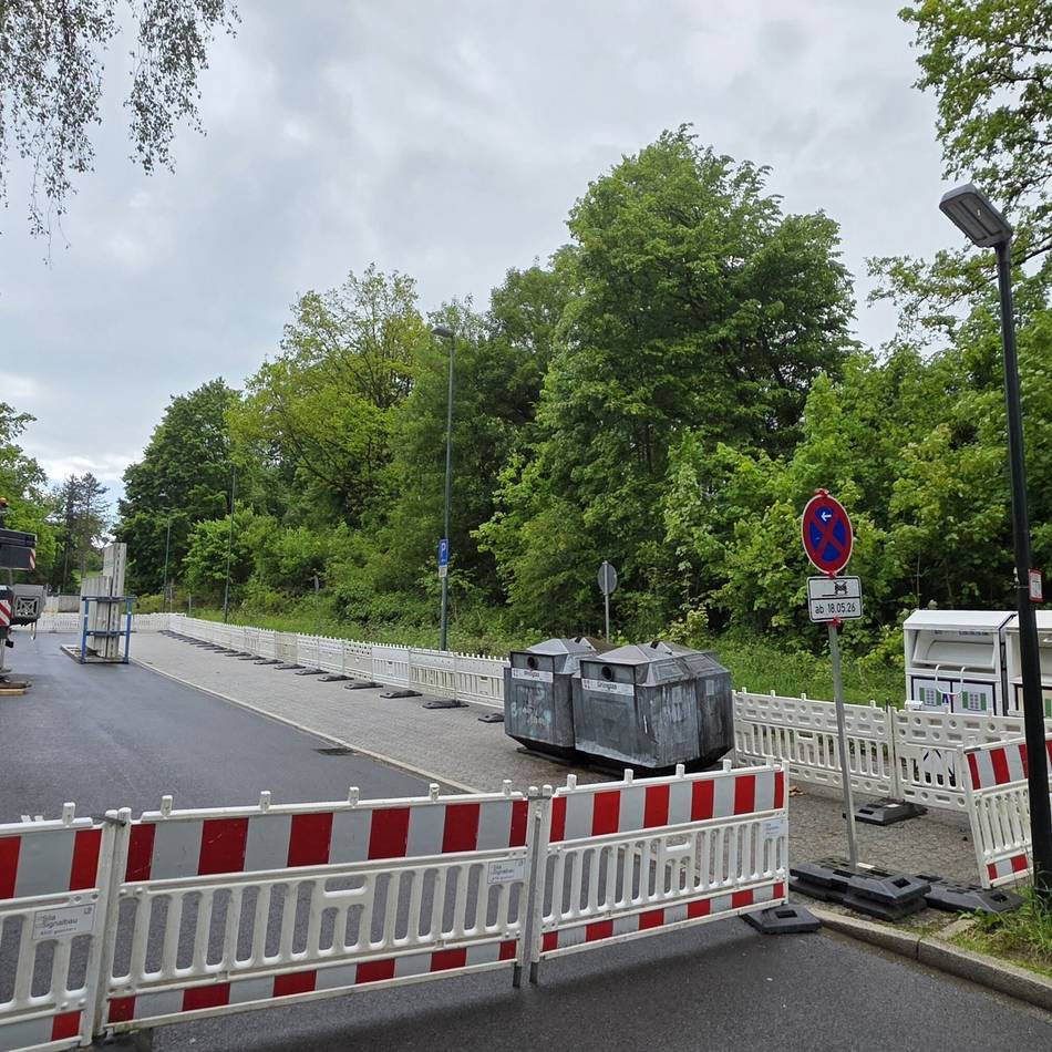 Straßenverkehr in Hückeswagen: Stadt baut Fußweg gegenüber dem Hallenbad – der Sicherheit wegen