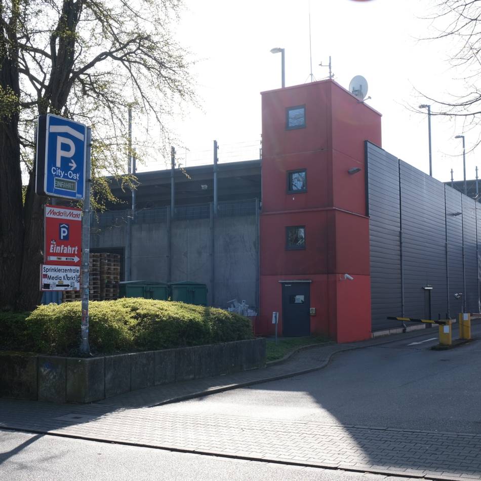 Im Mönchengladbacher Zentrum: Ärger über hohe Hubbel am Parkhaus City-Ost