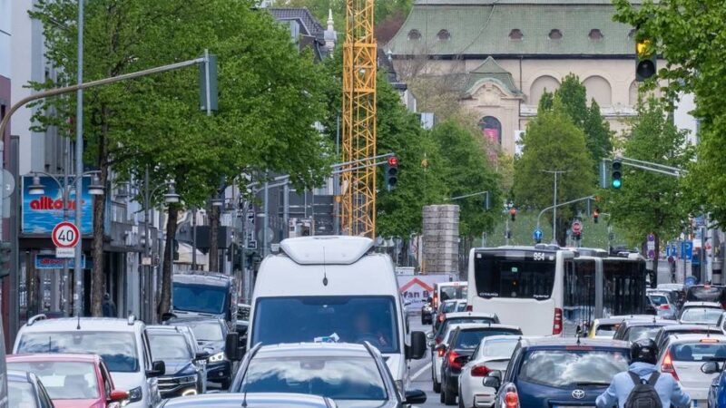 Zulassungszahlen für Mönchengladbach: E-Autos boomen – doch der Verbrenner bleibt König
