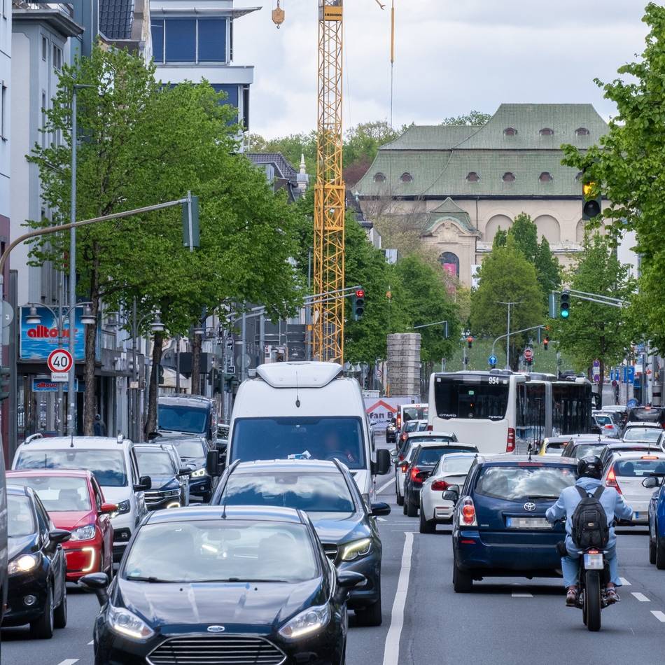 Zulassungszahlen für Mönchengladbach: E-Autos boomen – doch der Verbrenner bleibt König