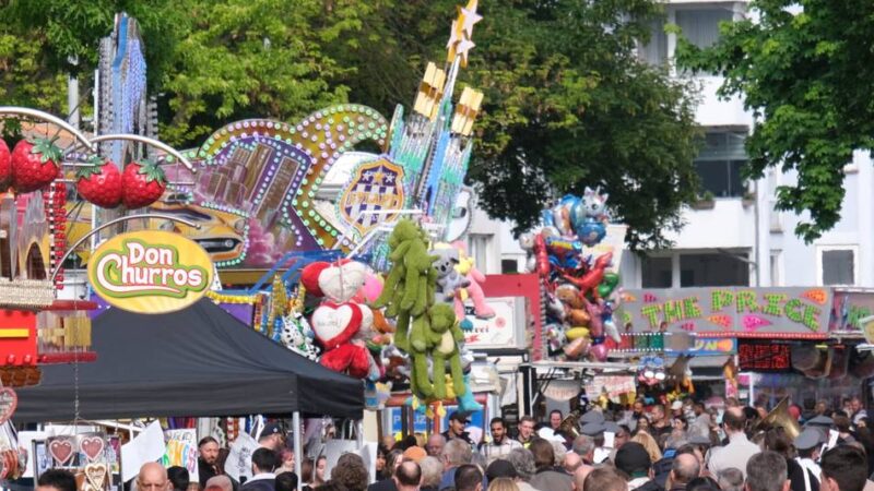 Mobile Polizeiwache bei Veranstaltung in Mönchengladbach: 18 Platzverweise an einem Tag auf der Frühkirmes in Rheydt