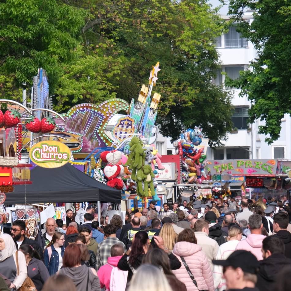 Mobile Polizeiwache bei Veranstaltung in Mönchengladbach: 18 Platzverweise an einem Tag auf der Frühkirmes in Rheydt