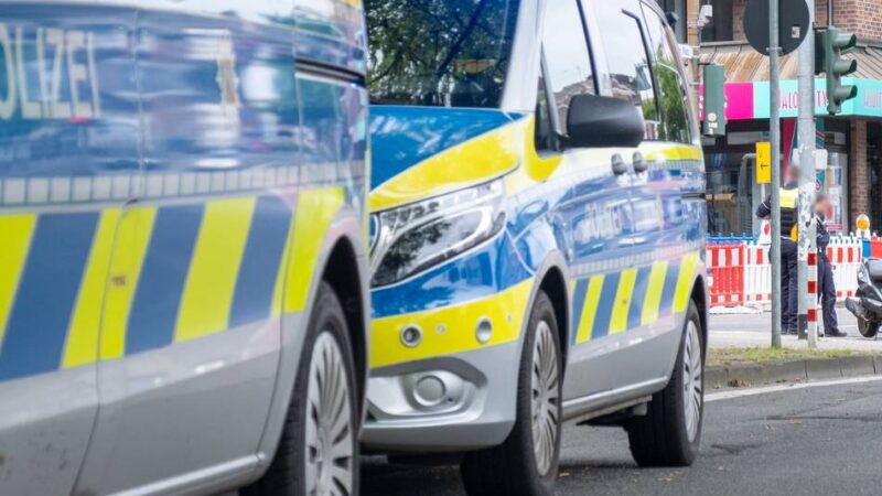 Polizeieinsatz in Mönchengladbach: 15-Jähriger baut Unfall mit Roller – und flüchtet dann zu Fuß