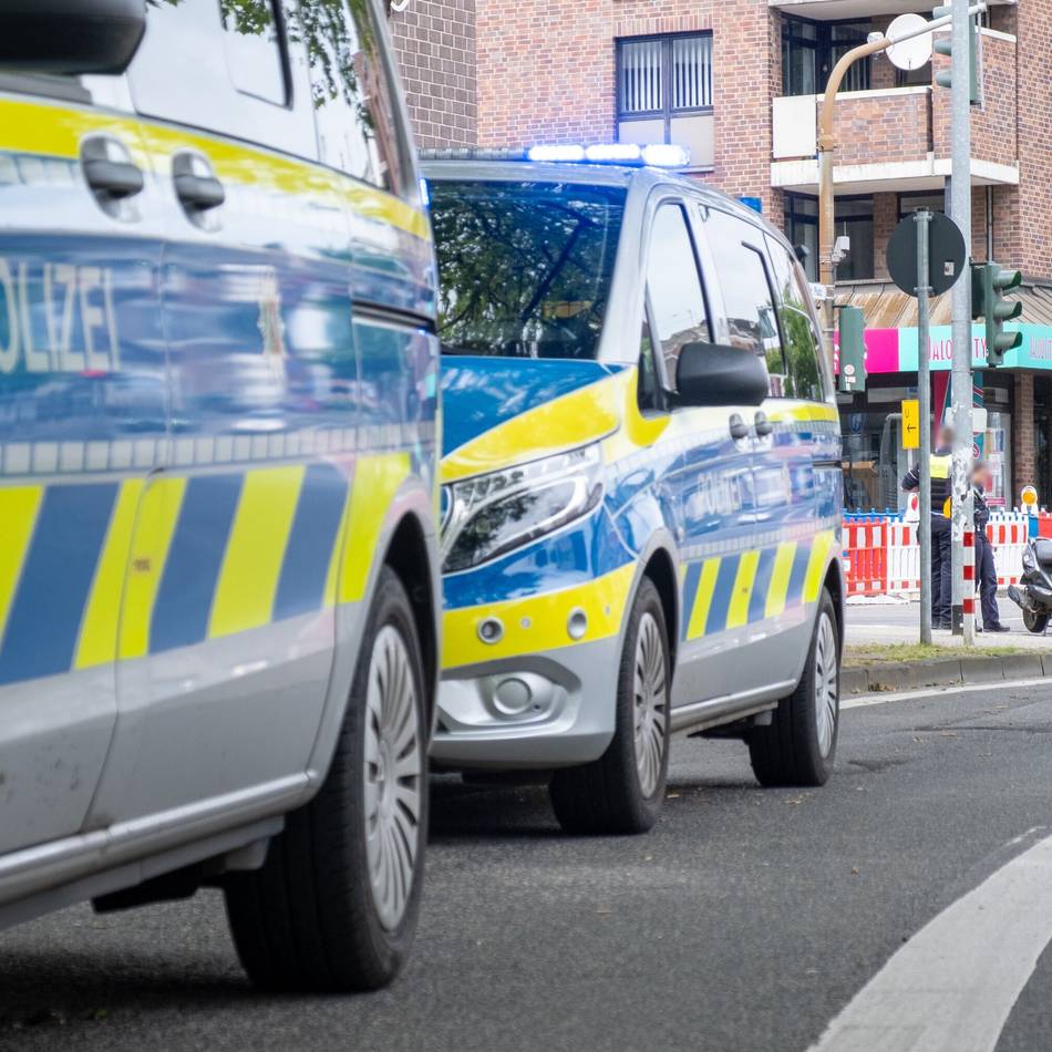 Polizeieinsatz in Mönchengladbach: 15-Jähriger baut Unfall mit Roller – und flüchtet dann zu Fuß